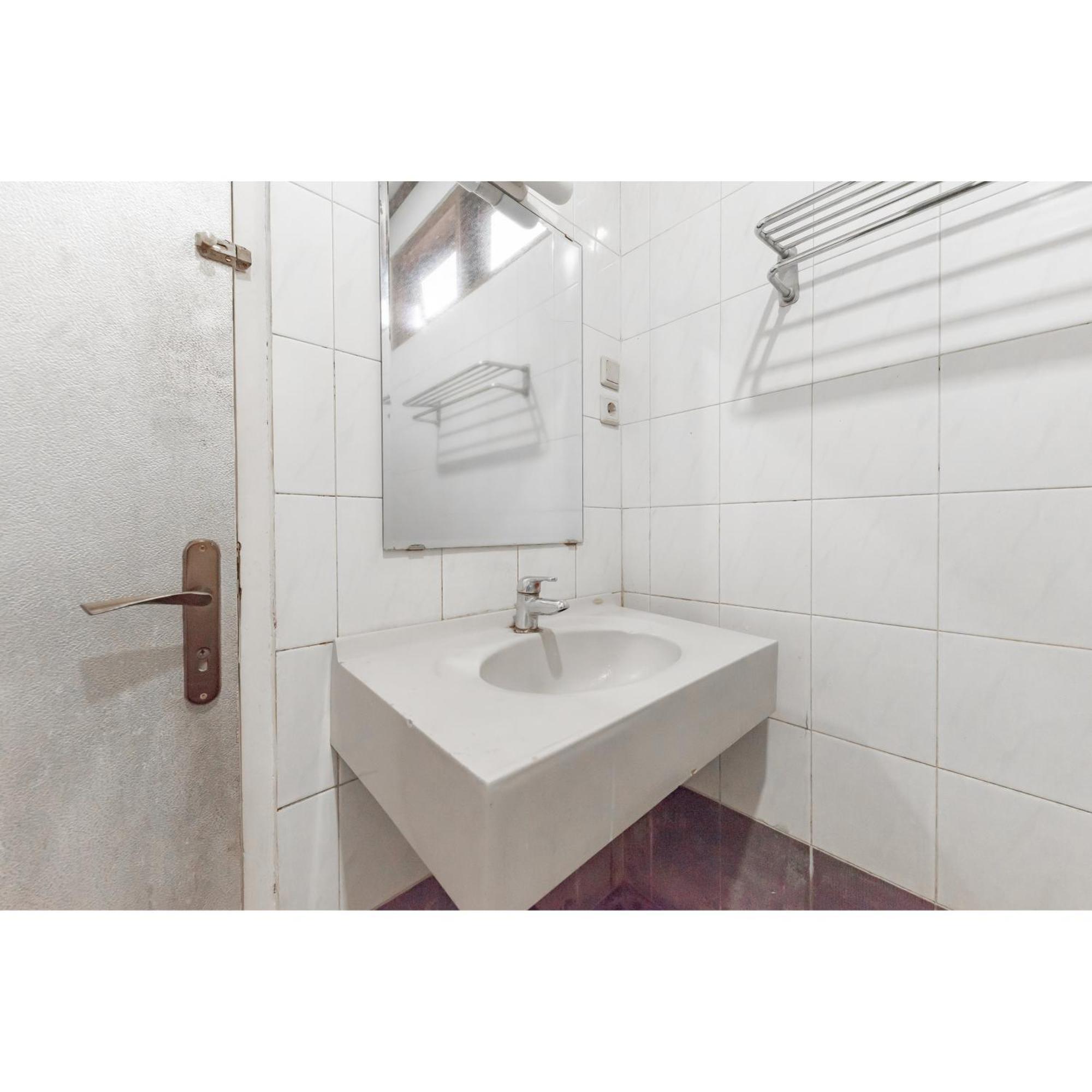 Oyo 1452 Utari Hotel